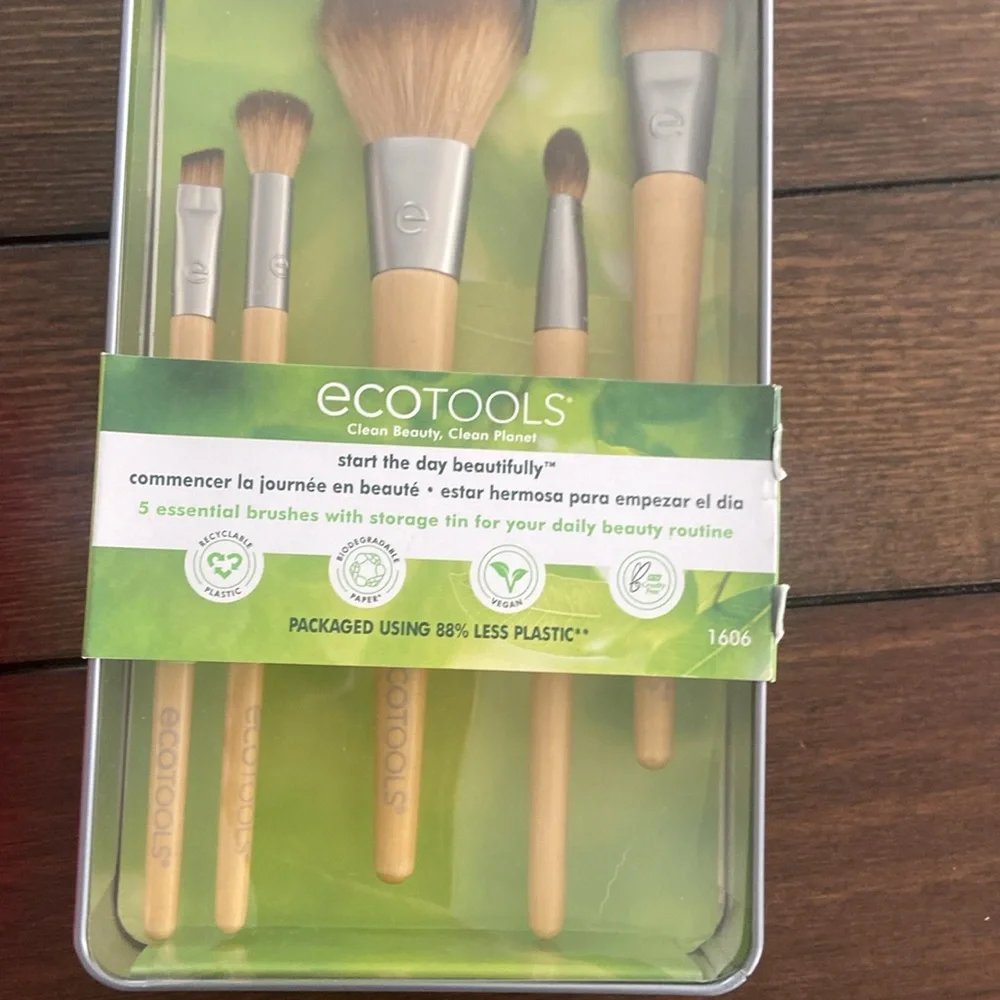EcoTools Makeup Brush Set and ULTA Beauty Eyelash Curler